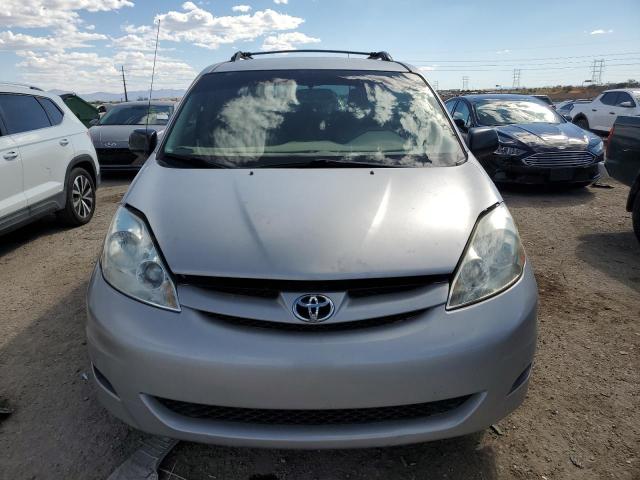 Photo 4 VIN: 5TDKK4CC8AS319449 - TOYOTA SIENNA CE 