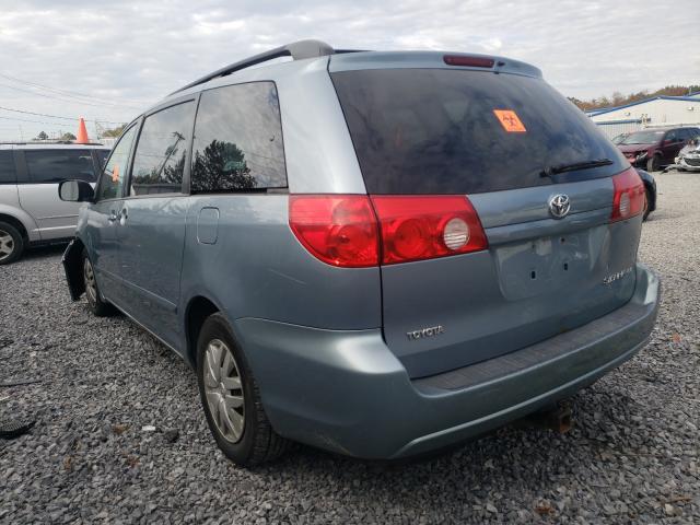 Photo 2 VIN: 5TDKK4CC8AS319547 - TOYOTA SIENNA CE 