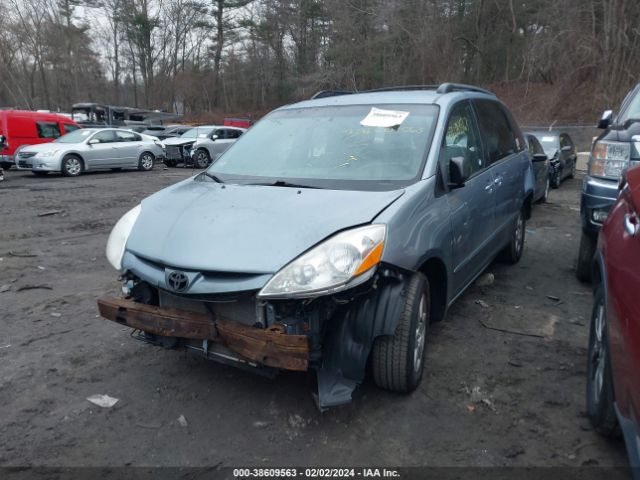 Photo 1 VIN: 5TDKK4CC8AS320357 - TOYOTA SIENNA 