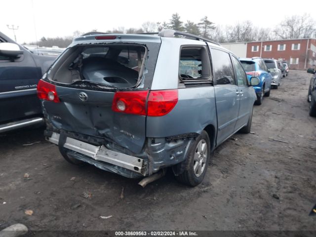 Photo 3 VIN: 5TDKK4CC8AS320357 - TOYOTA SIENNA 