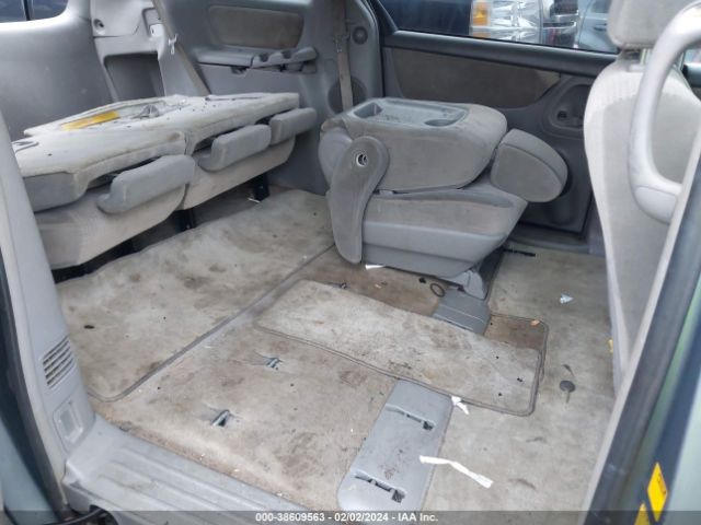 Photo 7 VIN: 5TDKK4CC8AS320357 - TOYOTA SIENNA 