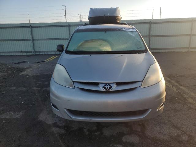 Photo 4 VIN: 5TDKK4CC8AS331908 - TOYOTA SIENNA CE 