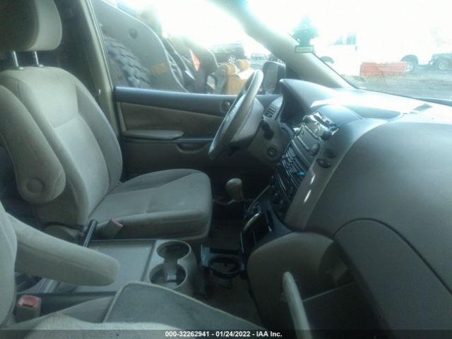 Photo 4 VIN: 5TDKK4CC8AS333786 - TOYOTA SIENNA 