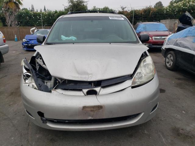 Photo 4 VIN: 5TDKK4CC9AS293654 - TOYOTA SIENNA CE 