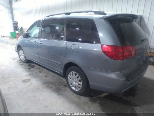 Photo 2 VIN: 5TDKK4CC9AS293895 - TOYOTA SIENNA 