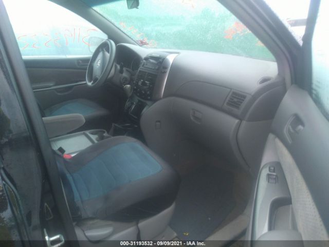 Photo 4 VIN: 5TDKK4CC9AS308475 - TOYOTA SIENNA 