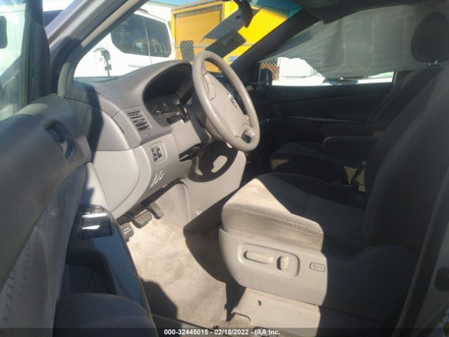 Photo 4 VIN: 5TDKK4CC9AS309593 - TOYOTA SIENNA 