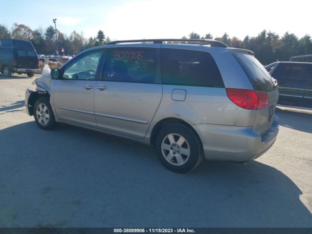 Photo 2 VIN: 5TDKK4CC9AS313594 - TOYOTA SIENNA 