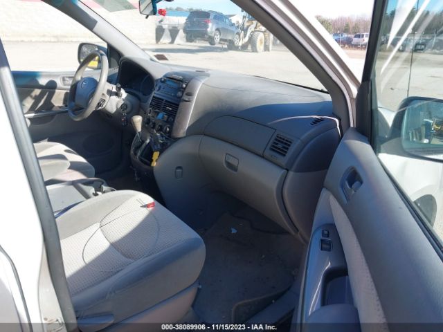 Photo 4 VIN: 5TDKK4CC9AS313594 - TOYOTA SIENNA 