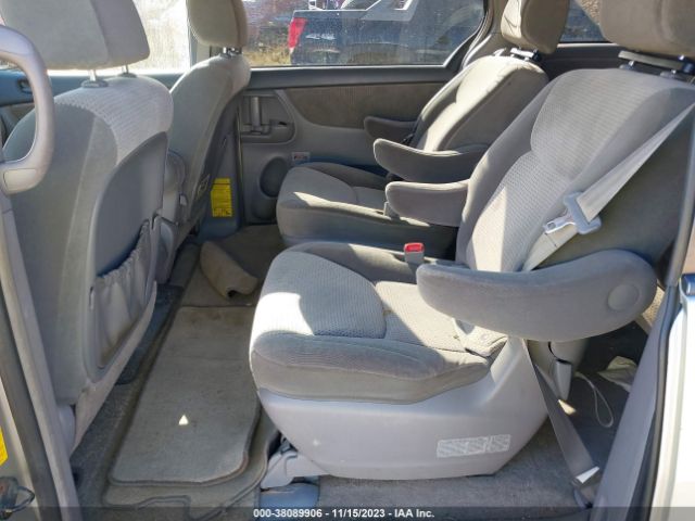 Photo 7 VIN: 5TDKK4CC9AS313594 - TOYOTA SIENNA 