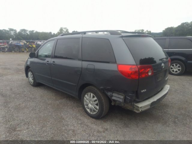 Photo 2 VIN: 5TDKK4CC9AS320710 - TOYOTA SIENNA 