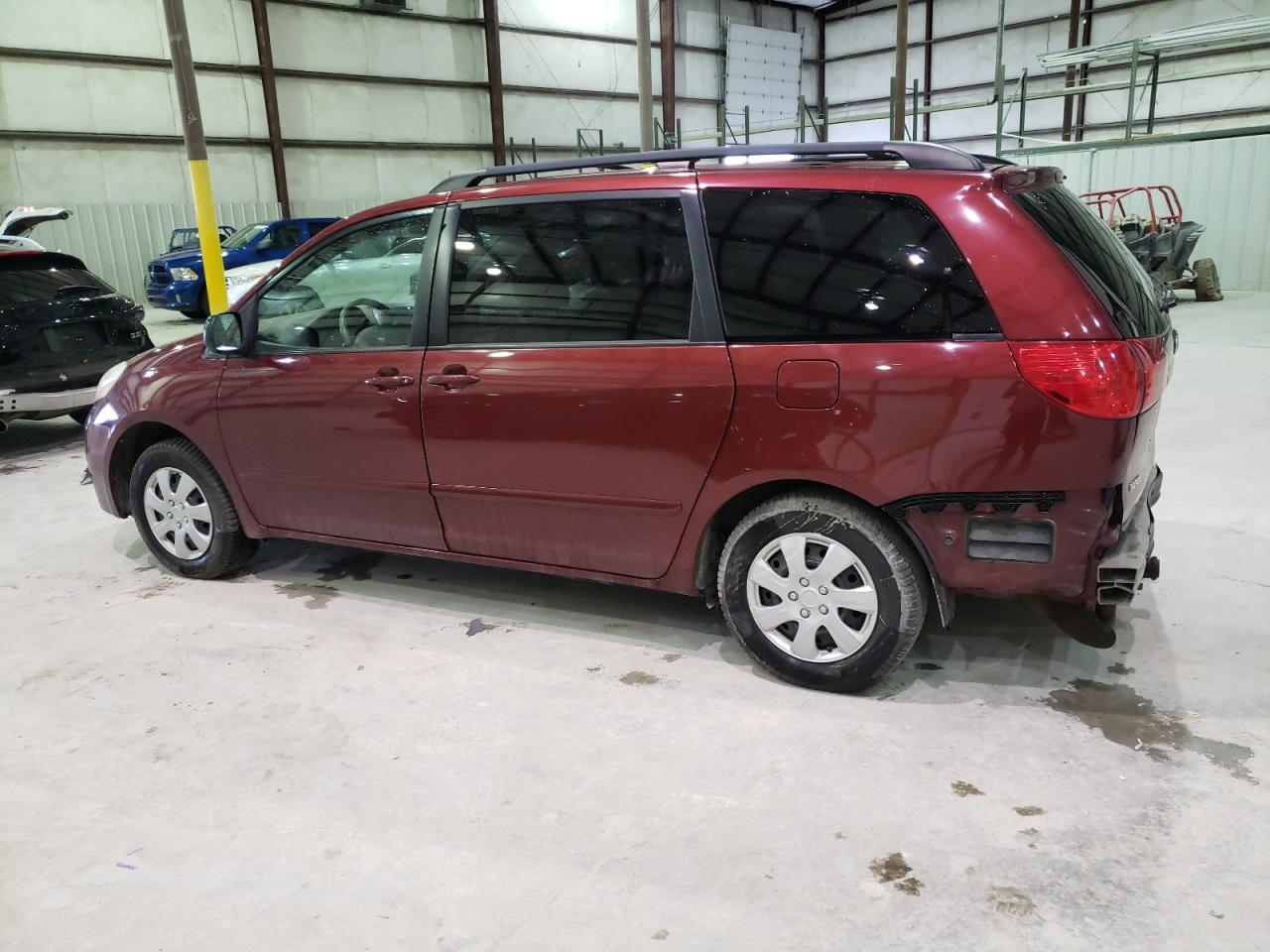 Photo 1 VIN: 5TDKK4CC9AS323980 - TOYOTA SIENNA 