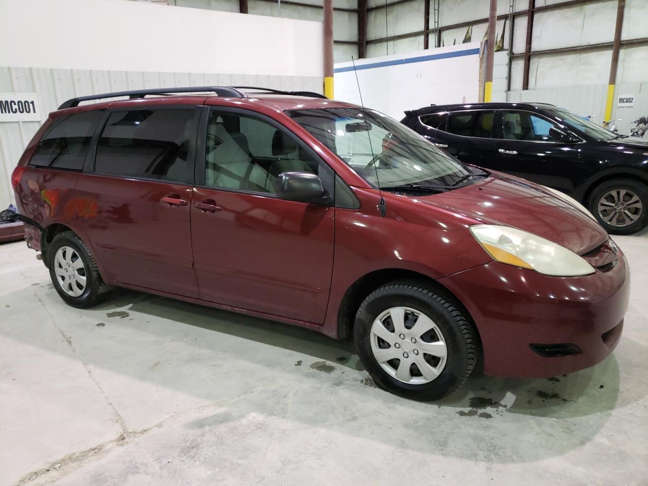 Photo 3 VIN: 5TDKK4CC9AS323980 - TOYOTA SIENNA 