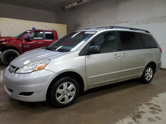 Photo 0 VIN: 5TDKK4CC9AS327592 - TOYOTA SIENNA CE 