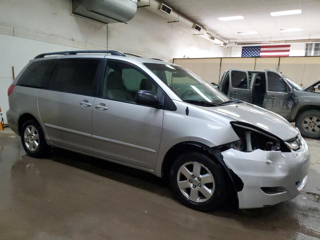 Photo 3 VIN: 5TDKK4CC9AS327592 - TOYOTA SIENNA CE 