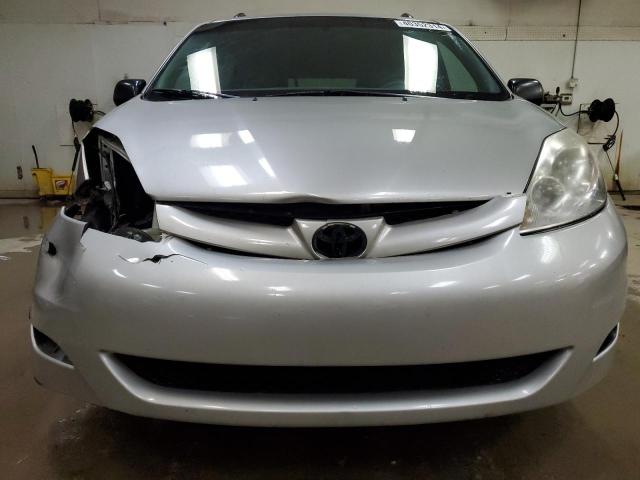 Photo 4 VIN: 5TDKK4CC9AS327592 - TOYOTA SIENNA CE 