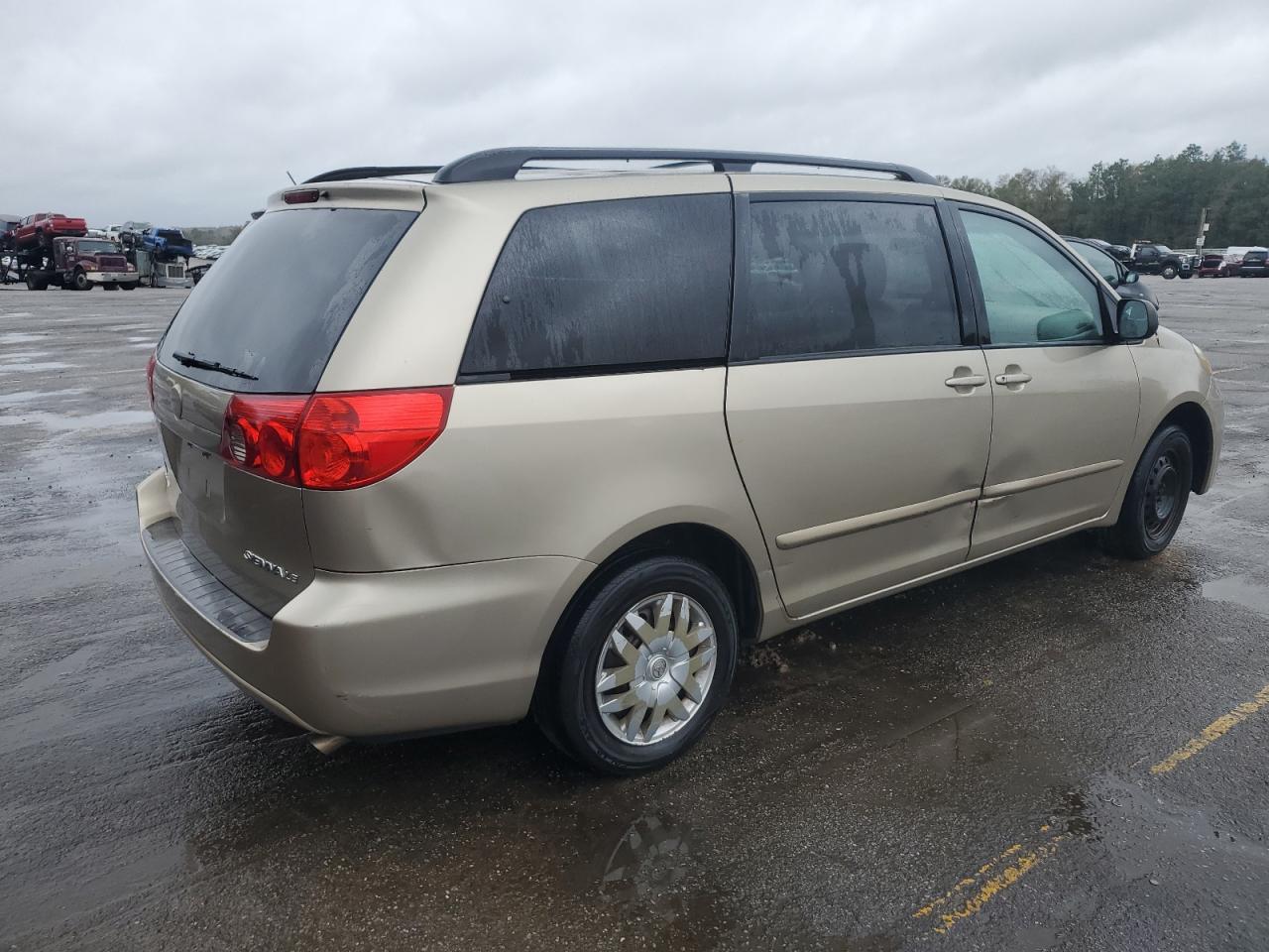 Photo 2 VIN: 5TDKK4CC9AS329584 - TOYOTA SIENNA 