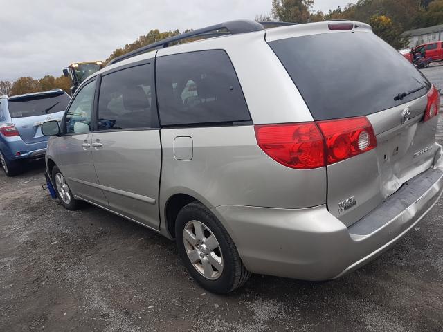 Photo 2 VIN: 5TDKK4CC9AS339306 - TOYOTA SIENNA CE 