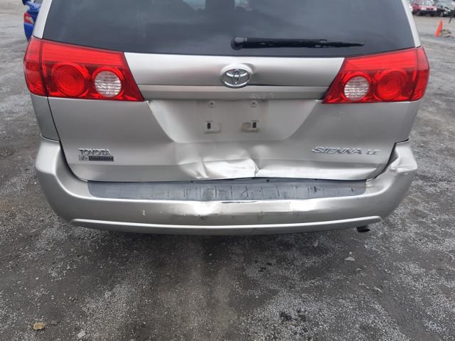 Photo 8 VIN: 5TDKK4CC9AS339306 - TOYOTA SIENNA CE 