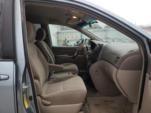 Photo 4 VIN: 5TDKK4CC9AS339919 - TOYOTA SIENNA CE 