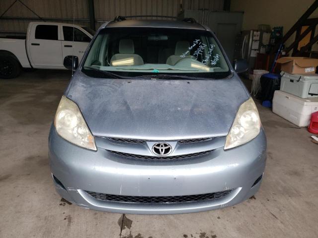 Photo 4 VIN: 5TDKK4CCXAS292769 - TOYOTA SIENNA CE 