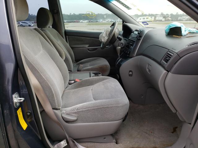 Photo 4 VIN: 5TDKK4CCXAS296756 - TOYOTA SIENNA CE 