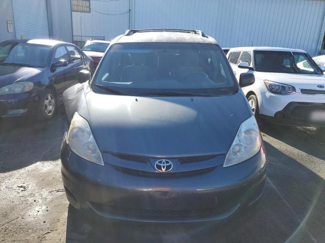 Photo 4 VIN: 5TDKK4CCXAS297535 - TOYOTA SIENNA CE 