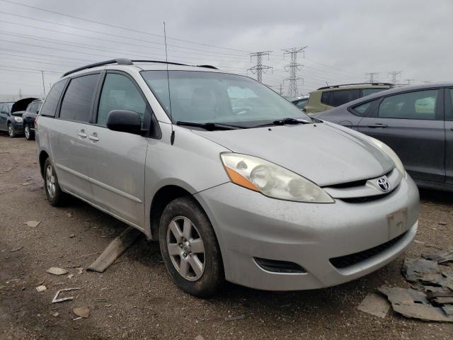 Photo 3 VIN: 5TDKK4CCXAS298345 - TOYOTA SIENNA CE 