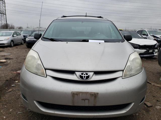 Photo 4 VIN: 5TDKK4CCXAS298345 - TOYOTA SIENNA CE 