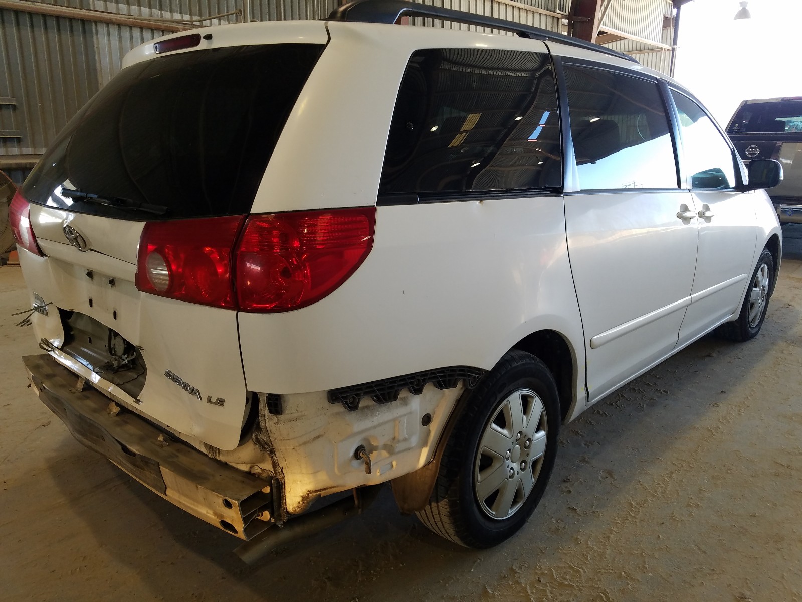 Photo 3 VIN: 5TDKK4CCXAS309490 - TOYOTA SIENNA CE 