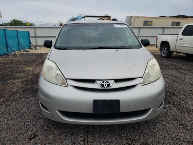 Photo 4 VIN: 5TDKK4CCXAS310929 - TOYOTA SIENNA CE 