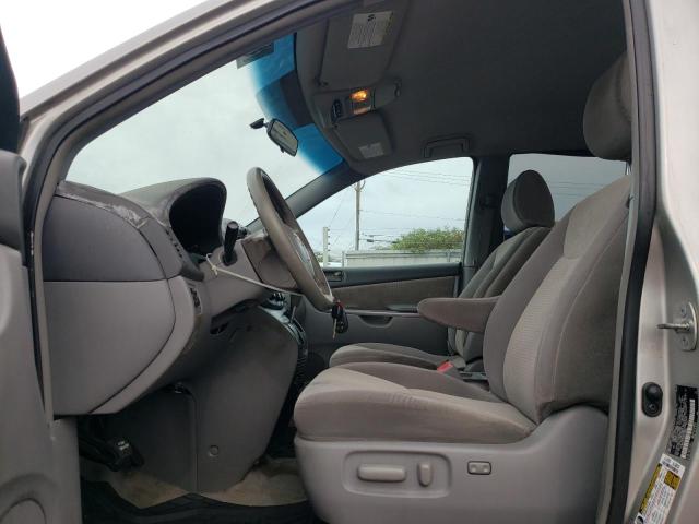 Photo 6 VIN: 5TDKK4CCXAS310929 - TOYOTA SIENNA CE 