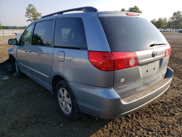 Photo 2 VIN: 5TDKK4CCXAS311014 - TOYOTA SIENNA CE 