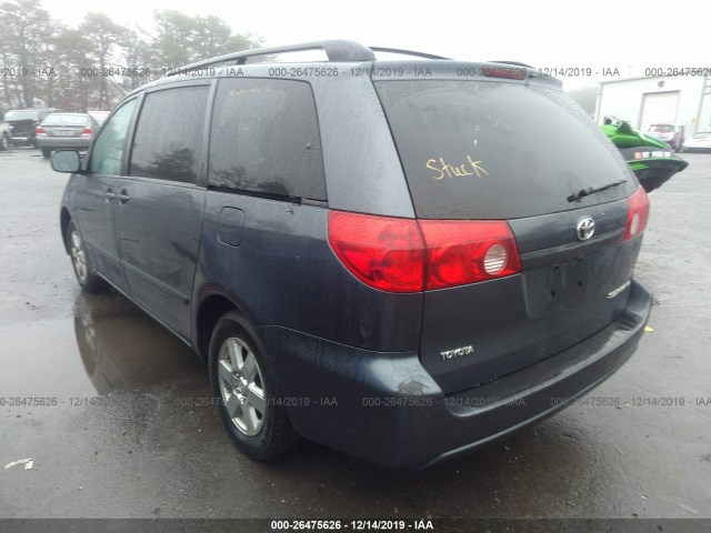 Photo 2 VIN: 5TDKK4CCXAS313393 - TOYOTA SIENNA 