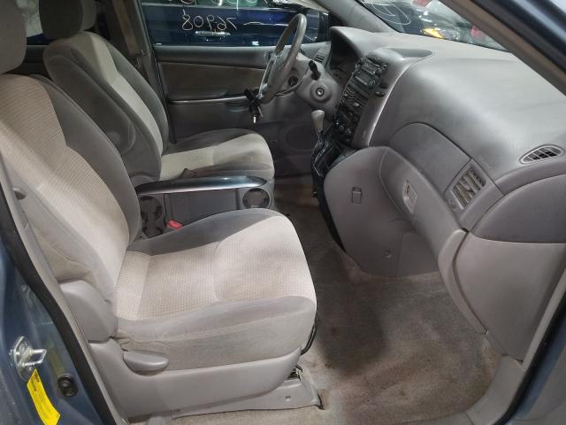 Photo 4 VIN: 5TDKK4CCXAS318285 - TOYOTA SIENNA 