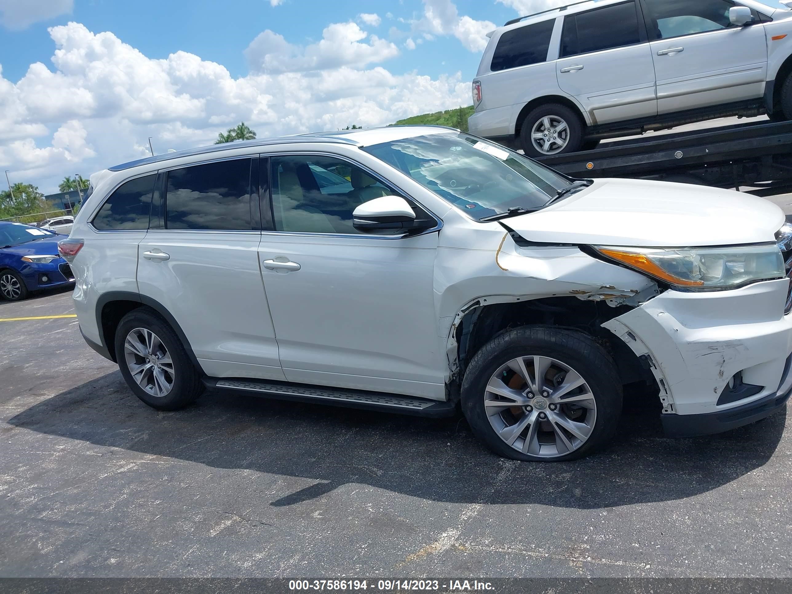 Photo 12 VIN: 5TDKKRFH0FS079681 - TOYOTA CAMRY 