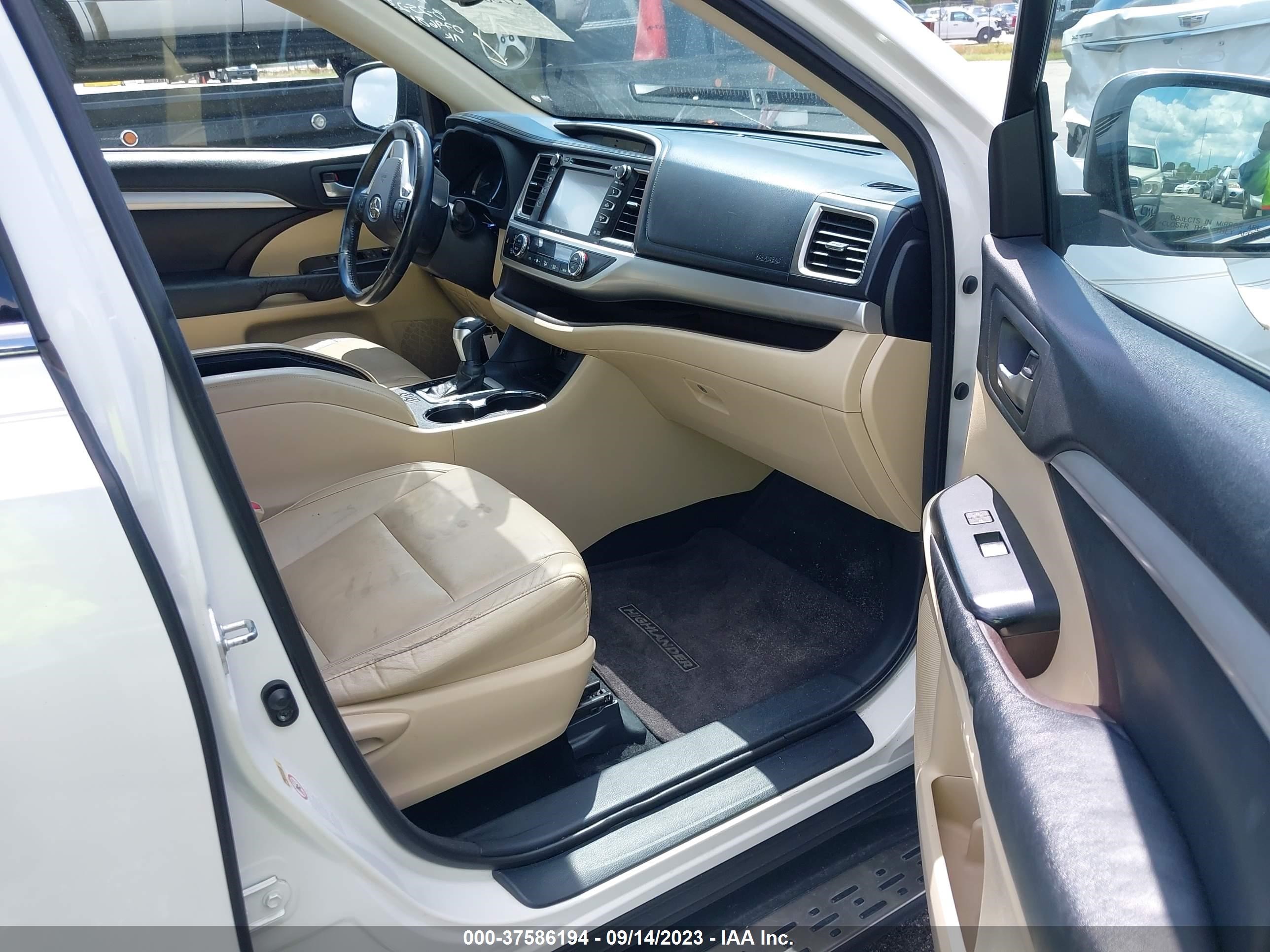 Photo 4 VIN: 5TDKKRFH0FS079681 - TOYOTA CAMRY 