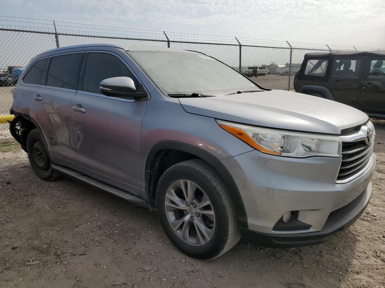 Photo 3 VIN: 5TDKKRFH3ES020655 - TOYOTA HIGHLANDER 