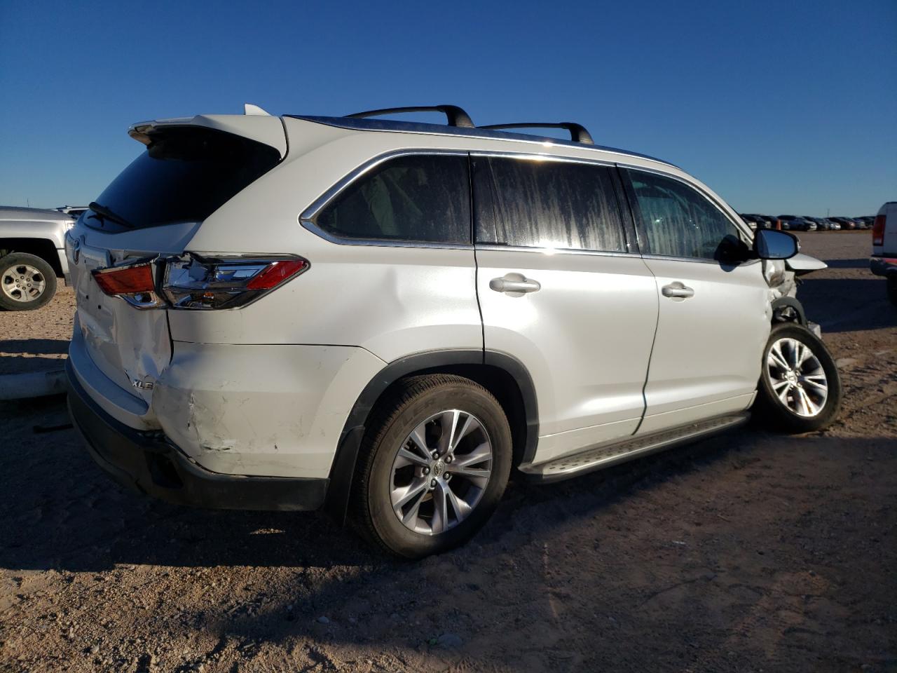 Photo 2 VIN: 5TDKKRFH3FS108980 - TOYOTA HIGHLANDER 