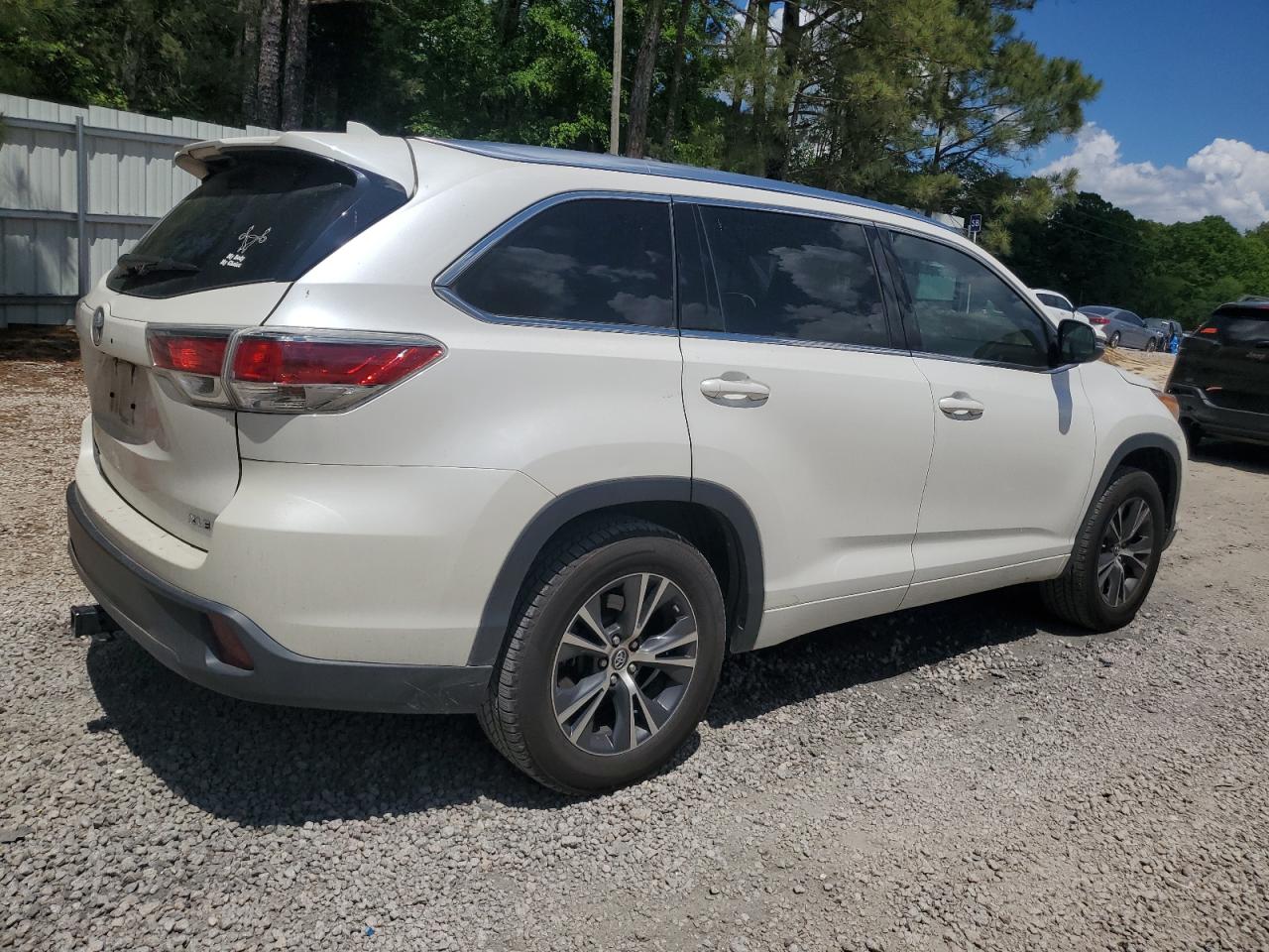 Photo 2 VIN: 5TDKKRFH9GS173821 - TOYOTA HIGHLANDER 