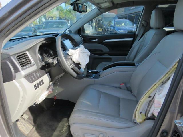 Photo 8 VIN: 5TDKKRFH9GS500394 - TOYOTA HIGHLANDER 