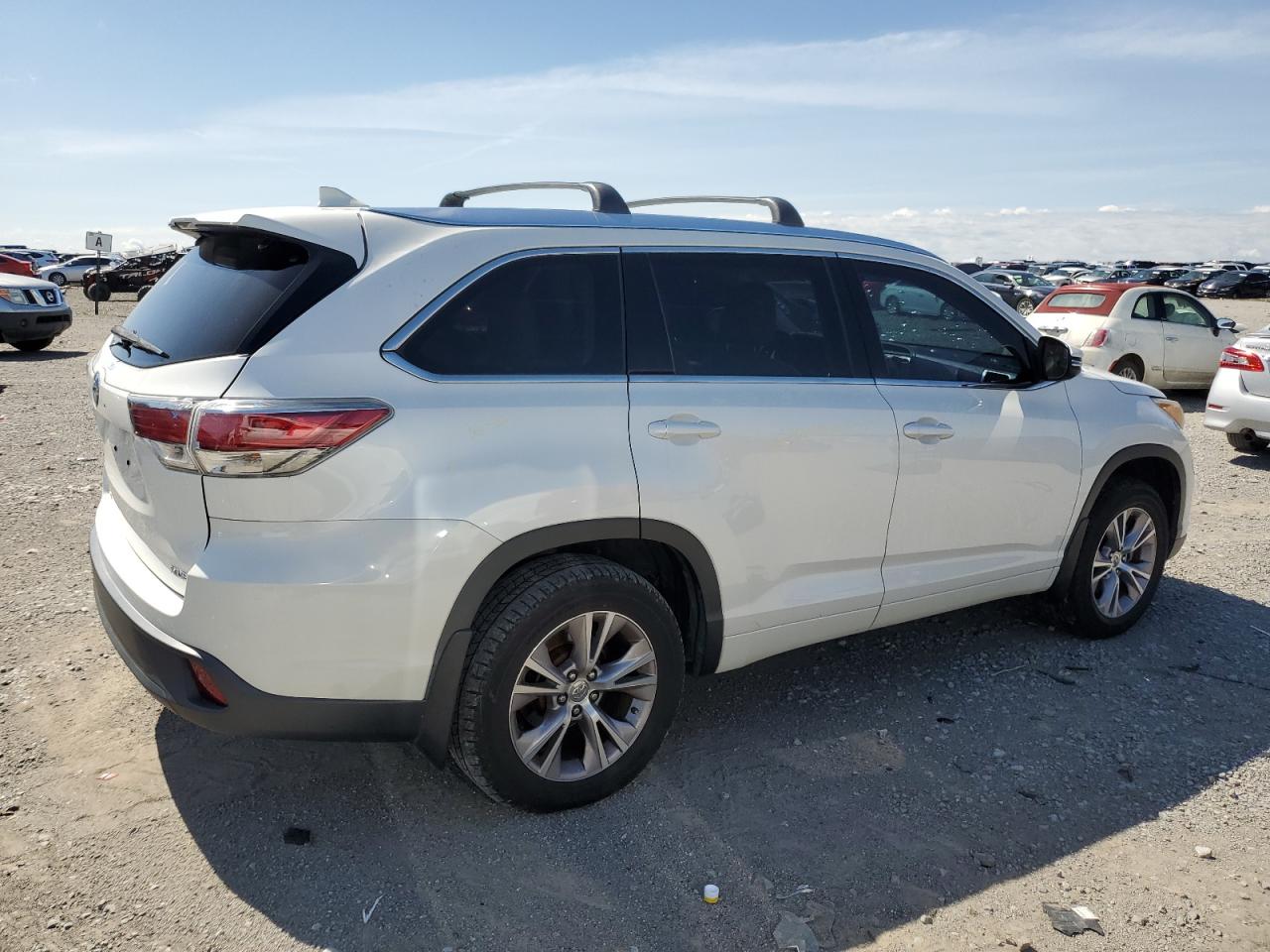 Photo 2 VIN: 5TDKKRFHXFS047286 - TOYOTA HIGHLANDER 