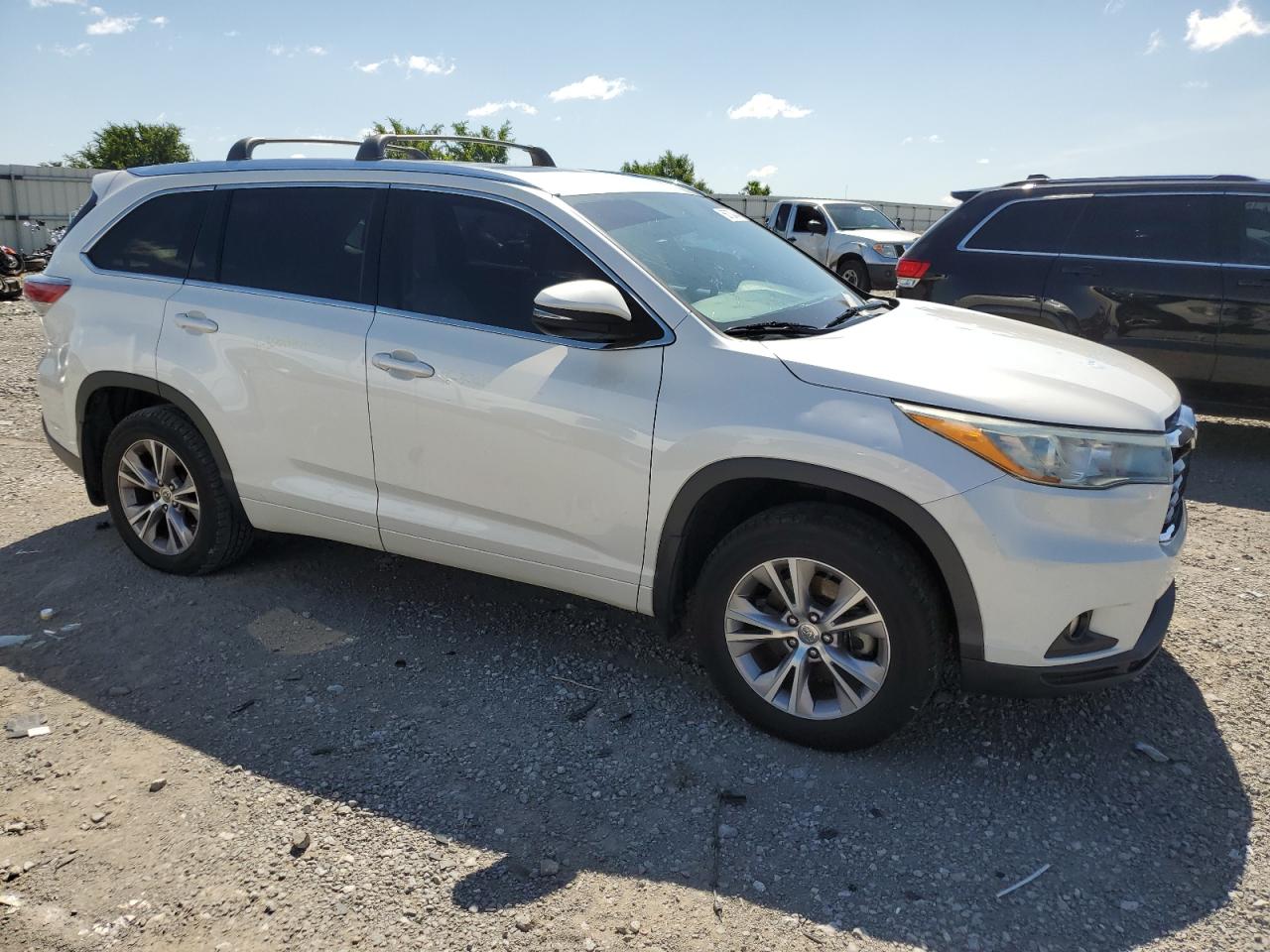 Photo 3 VIN: 5TDKKRFHXFS047286 - TOYOTA HIGHLANDER 