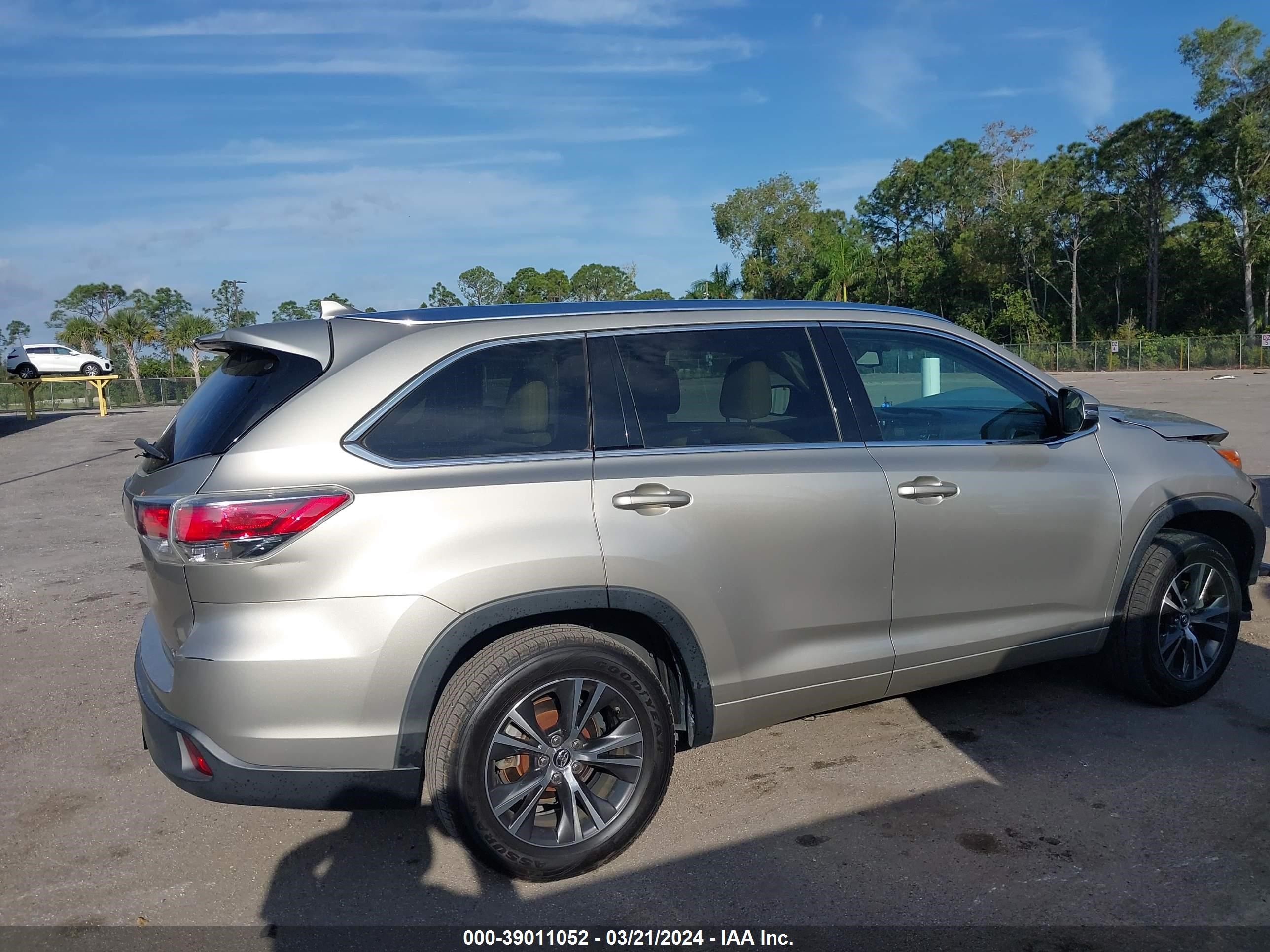 Photo 13 VIN: 5TDKKRFHXGS149690 - TOYOTA HIGHLANDER 