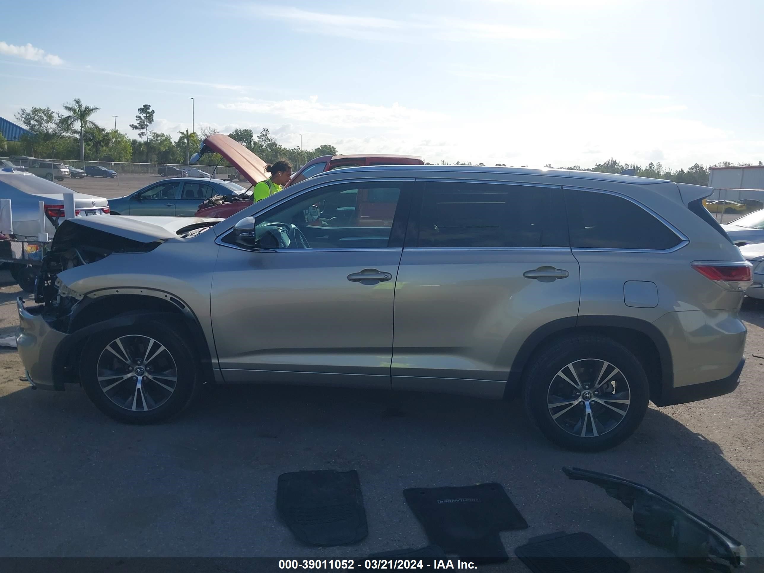 Photo 14 VIN: 5TDKKRFHXGS149690 - TOYOTA HIGHLANDER 