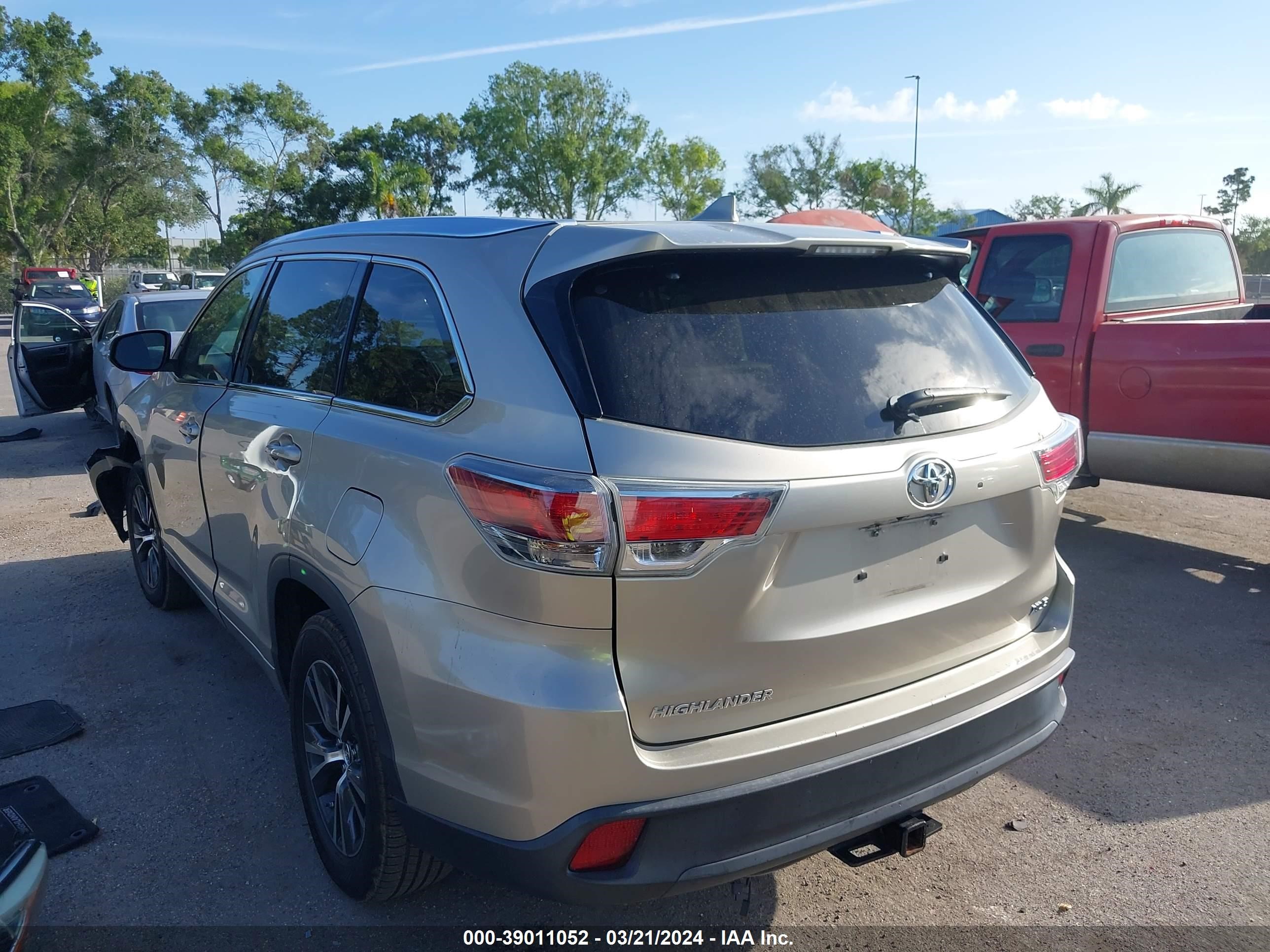 Photo 2 VIN: 5TDKKRFHXGS149690 - TOYOTA HIGHLANDER 