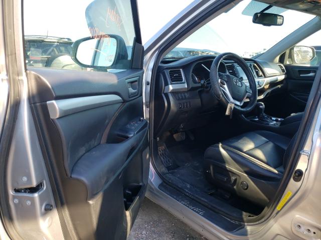 Photo 8 VIN: 5TDKKRFHXGS155599 - TOYOTA HIGHLANDER 