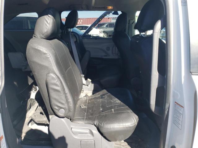 Photo 10 VIN: 5TDKRKEC0MS037839 - TOYOTA SIENNA LE 