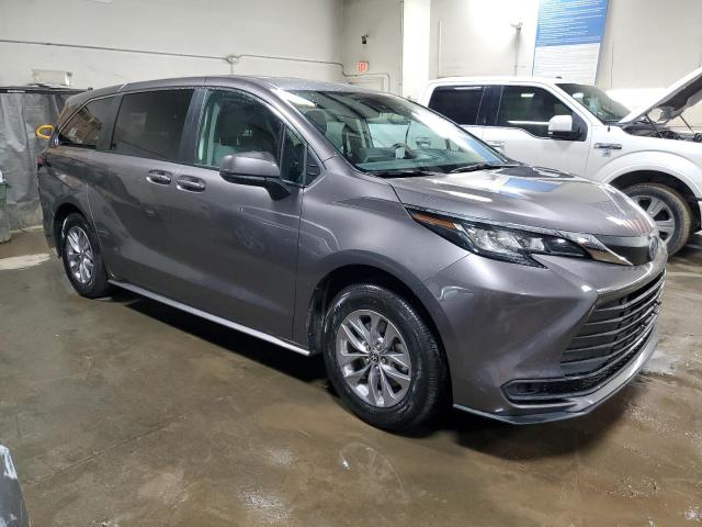 Photo 3 VIN: 5TDKRKEC0NS075931 - TOYOTA SIENNA LE 