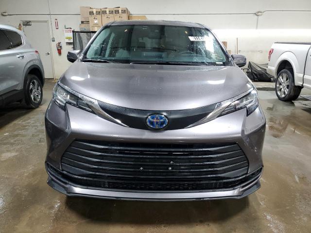 Photo 4 VIN: 5TDKRKEC0NS075931 - TOYOTA SIENNA LE 